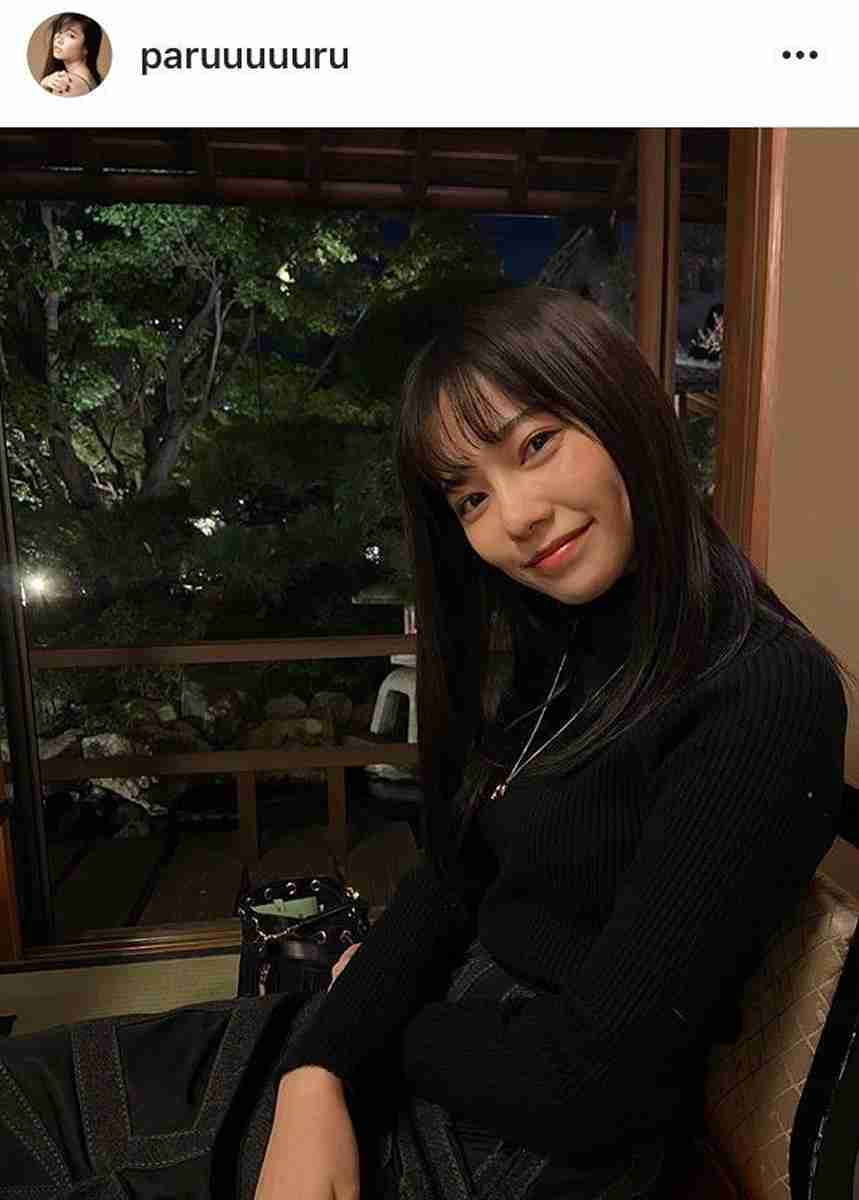 島崎遥香、ニューヘアの最新ショットに「黒髪ぱるる可愛すぎる」「天使」 : スポーツ報知