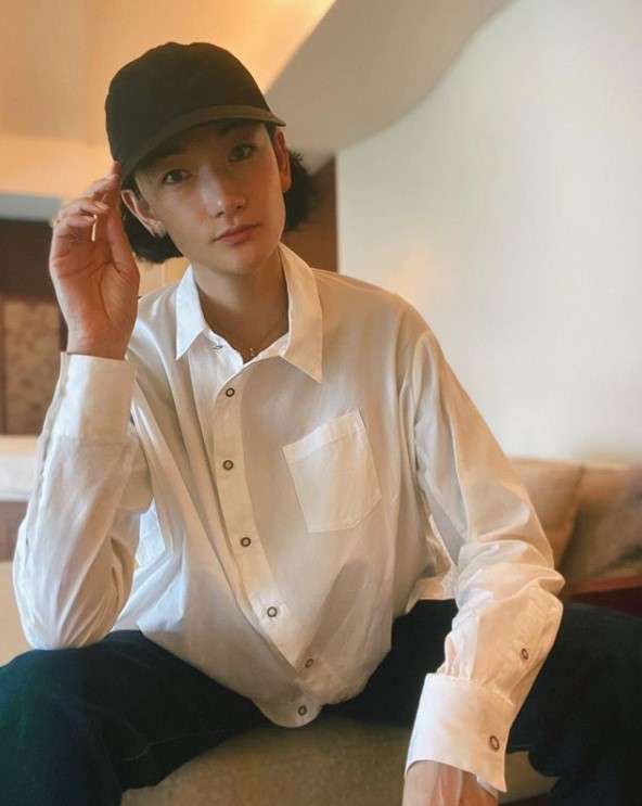 冨永愛、シンプルなボーイッシュコーデ公開　少年風のカジュアル姿にファンもびっくり