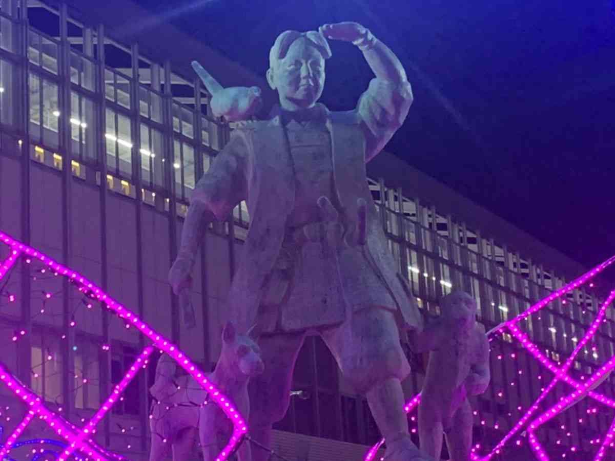 岡山駅のイルミネーションが 超絶ダサい と話題 桃太郎の頭上にあったのは ガールズちゃんねる Girls Channel
