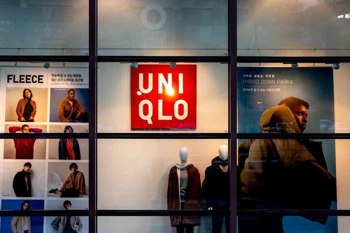 1枚でサマになる「ユニクロ U」初の「ヒートテックT」シンプルでお洒落と高評判 | LIMO | くらしとお金の経済メディア