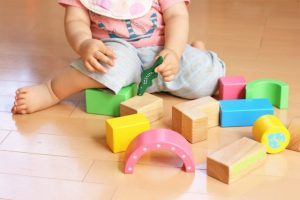出産をためらうのは経済的な理由から！日本は子どもを「産みやすい」国なのか（Suits-woman.jp） - Yahoo!ニュース
