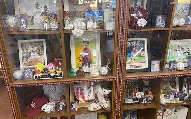 浅村“私の酸素タオル”に津留崎“腕枕クッション”…イーグルスグッズの衝撃 | 文春オンライン