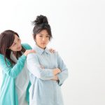 子離れできない母親の特徴3つ。子どもの成長の足かせになる！？｜NEWSポストセブン