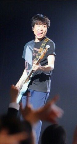 ボーカル以外の画像でバンド名が分かったらプラスするトピ