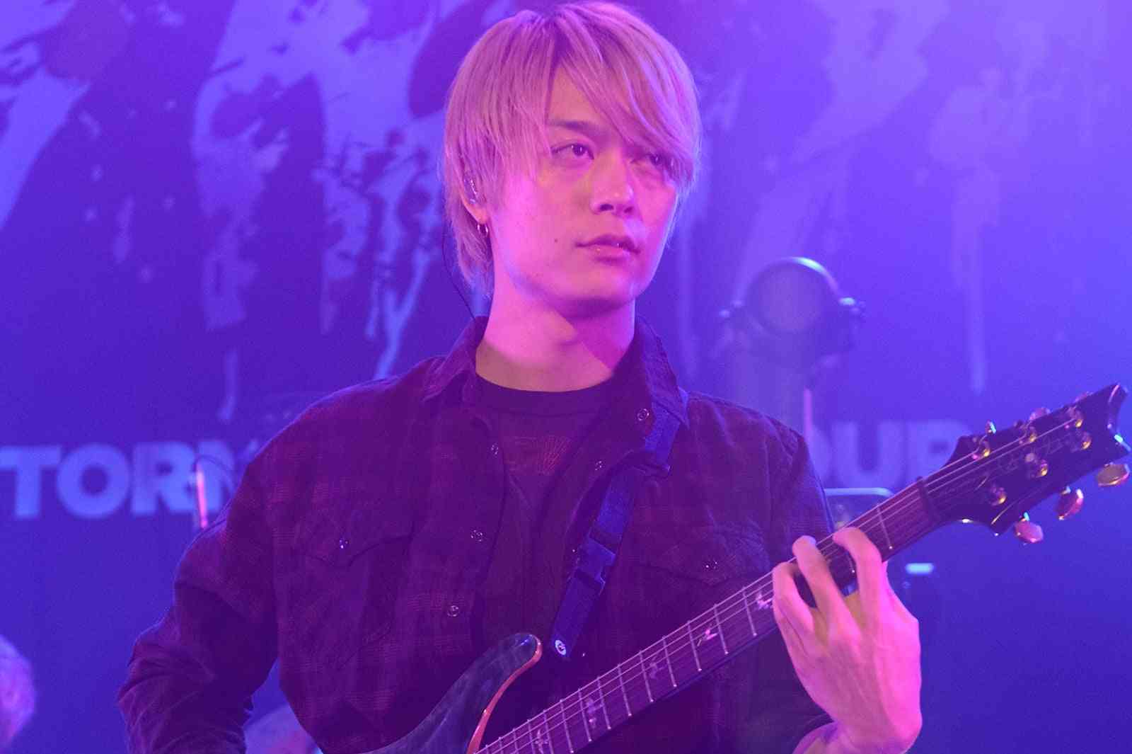 ボーカル以外の画像でバンド名が分かったらプラスするトピ