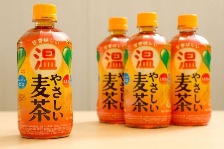 「ホット麦茶」を飲む人が増加　女性と若年層が支持する理由