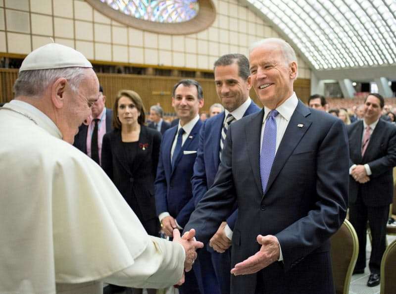 ローマ教皇と電話会談　バイデン氏　（写真=ロイター）　:日本経済新聞
