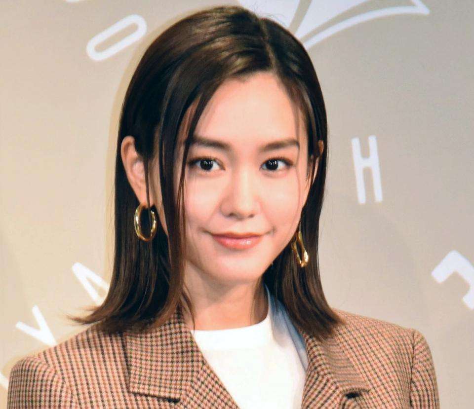桐谷美玲　夫・三浦翔平とお揃いスニーカーにネット沸く「お揃い素敵」「2人おそろ」