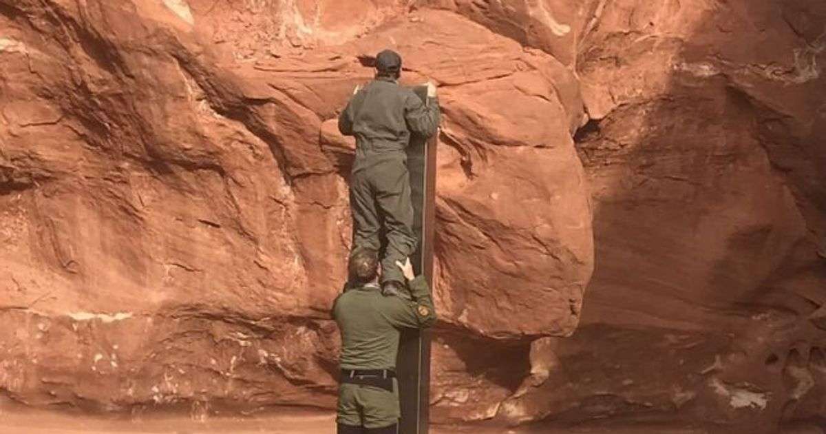 まさか宇宙人？ユタ州の渓谷で謎の柱が発見される。当局も困惑「一体これは何なんだ？」 | ハフポスト