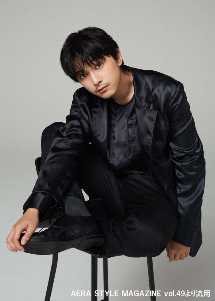 吉沢亮、ヒゲ姿で登場 「毎回緊張で吐きそう」初ミュージカルへの思い・俳優業を語る - モデルプレス