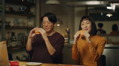 高橋一生がおうち時間に潜む“ごほうび”を歌うハートウォーミングなCM