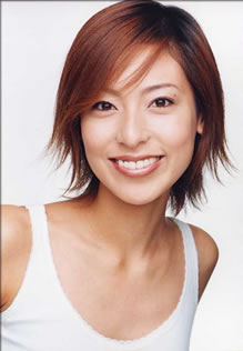 小泉里子が再婚と妊娠を報告「30代最後に慌ただしく、人生の転機がやってきました」