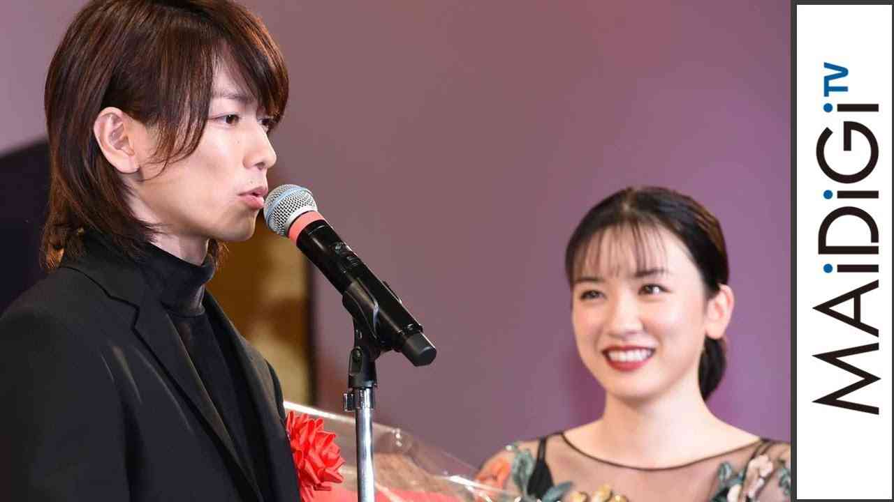 永野芽郁、佐藤健がサプライズ登場　「半分、青い。」のカップル“再会”　ボクテ、マアくんも - YouTube