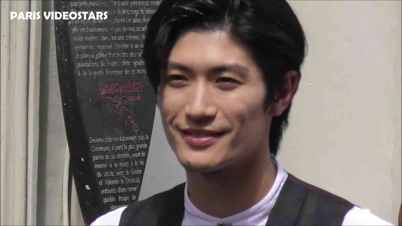 VIDEO Haruma MIURA 三浦春馬 attends Paris Fashion Week 23 june 2019 show Paul Smith - YouTube