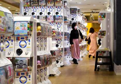 ガチャガチャにはまる大人たち　巨大店続々、緻密さ人気