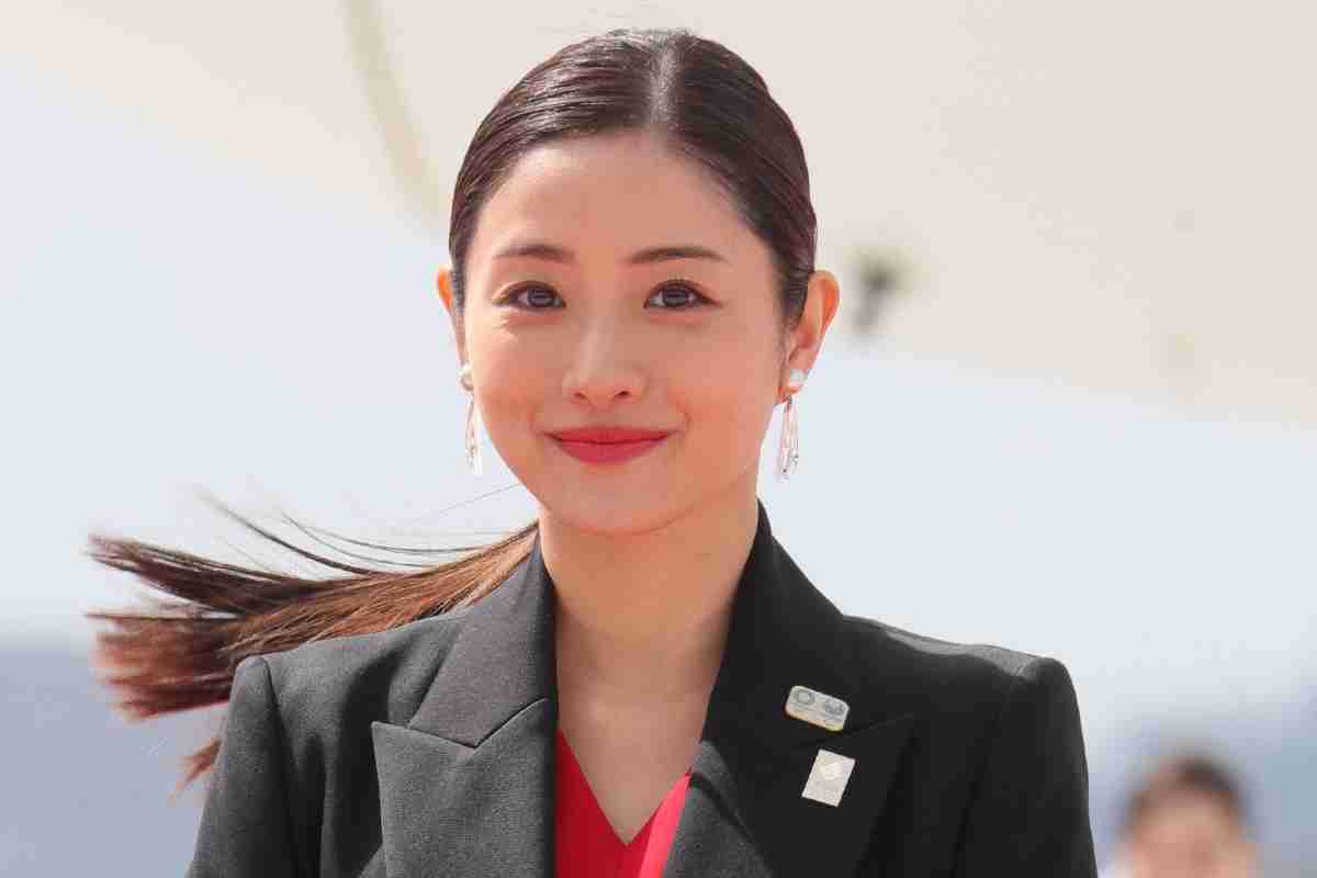 石原さとみ、母親役に初挑戦　女子高生役・永野芽郁の義母に｜NEWSポストセブン