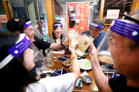 石田ゆり子、菅義偉首相の「静かなマスク会食」に私見「そんなことするくらいなら黙って食べます」