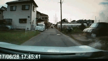 【GIF】子供の飛び出し危険すぎｗｗｗｗｗｗｗｗｗｗｗ : スーパーラッキー