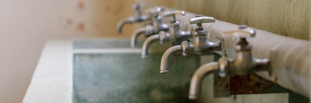 洋式の比率はまだ57％…公立小中に和式トイレが多いのはなぜか（島沢 優子） | FRaU