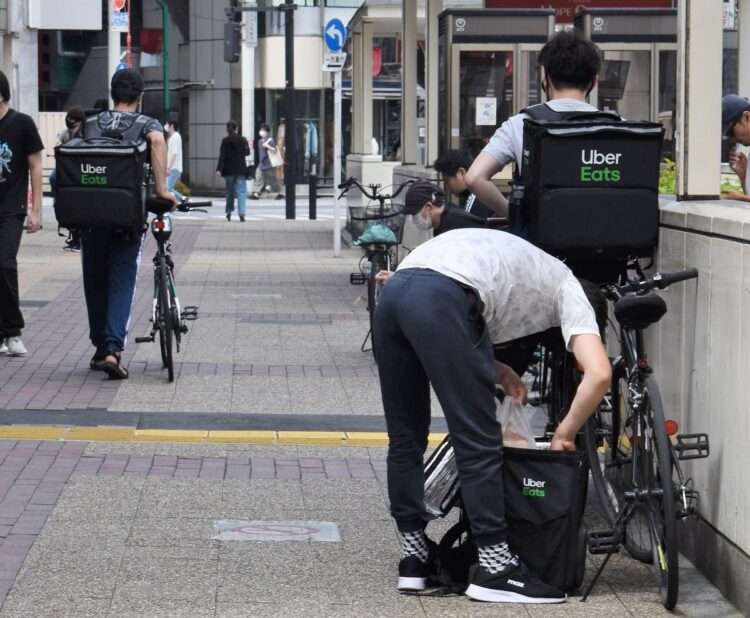 「ウーバー地蔵」急増 都心の「子連れウーバー」は大丈夫か