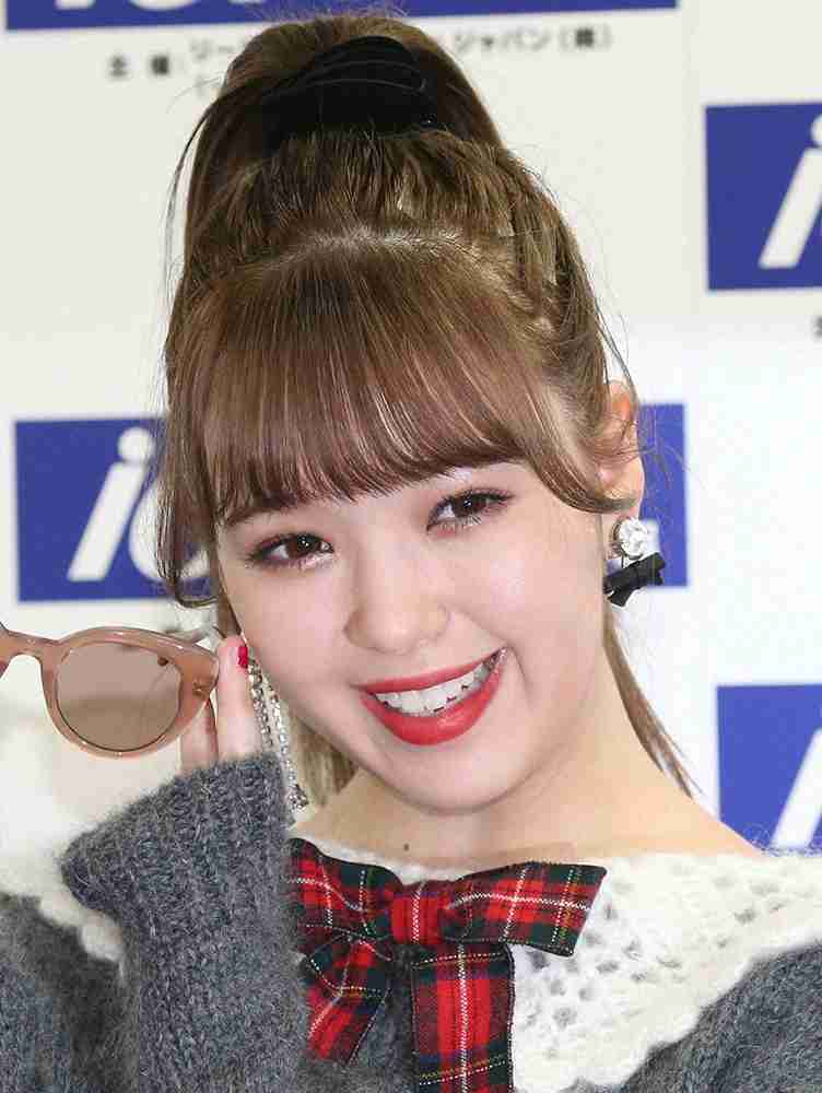 藤田ニコル「赤髪にしました」　新しい髪色にファンも「意外」「新鮮」「大人の感じ」