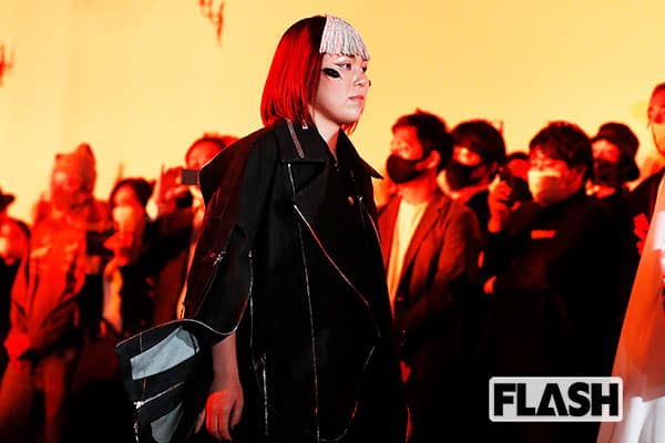 元ブルゾンちえみ、ファッションショーでランウェイをさっそうと歩く | Smart FLASH/スマフラ[光文社週刊誌]