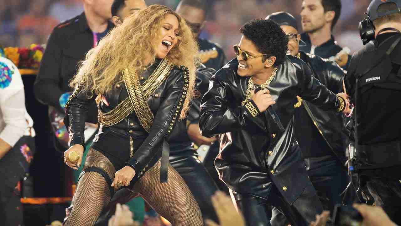 Beyoncé & Bruno Mars Crash the Pepsi Super Bowl 50 Halftime Show | NFL - YouTube