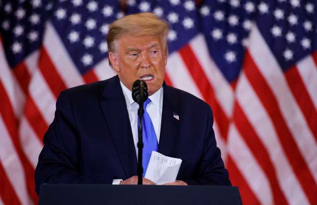 トランプ氏、何度も「不正」主張　開票所に集まる支持者