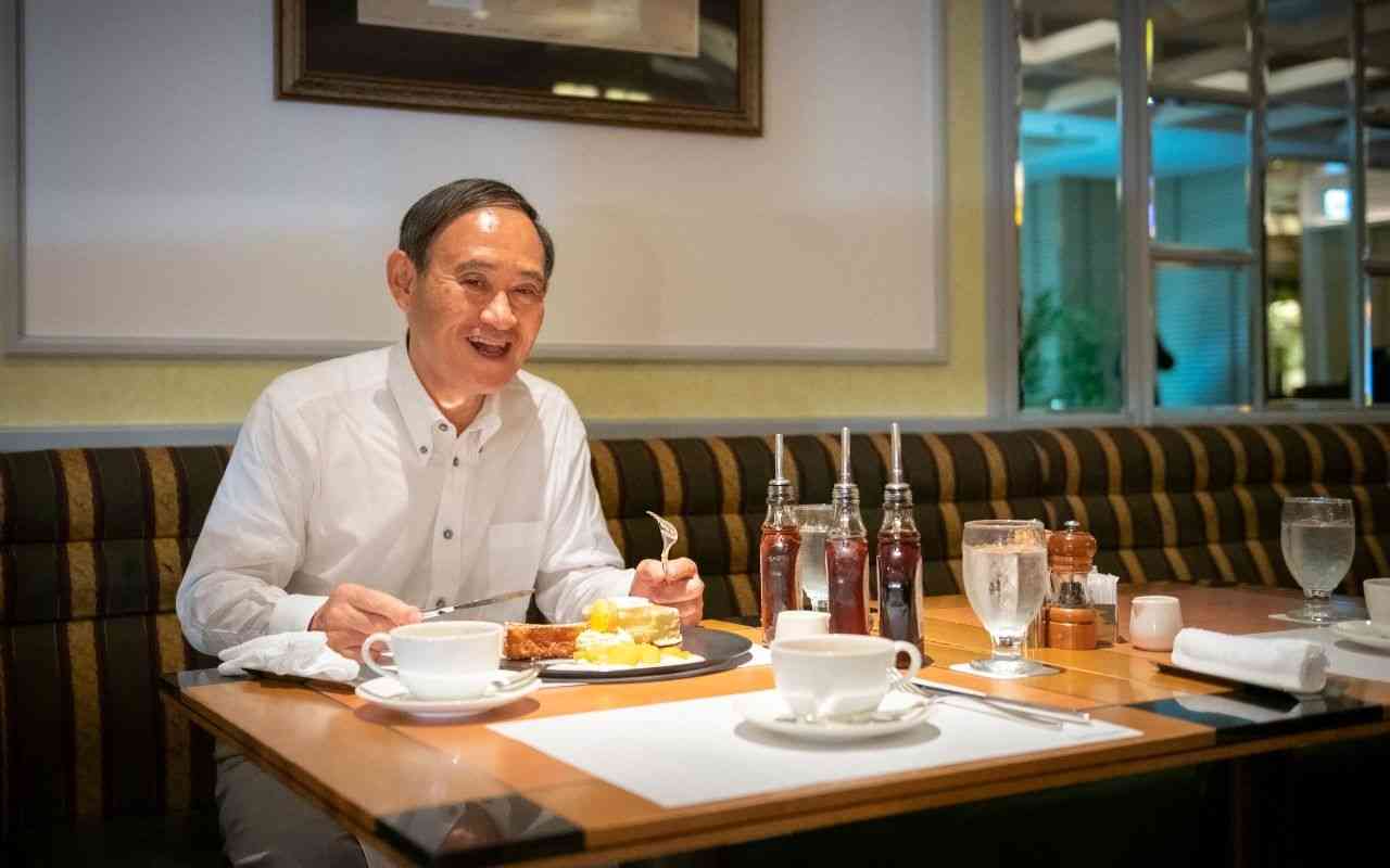 「パンケーキ食べたい」のは一体誰なのか？　菅首相の気さくアピールに隠れる‟国民総忖度社会”の恐怖 | 文春オンライン