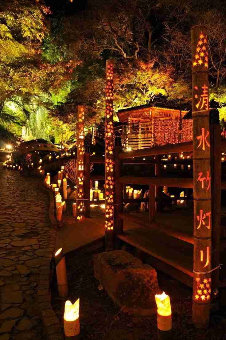 夜景の画像を観ながら夜を過ごすトピ