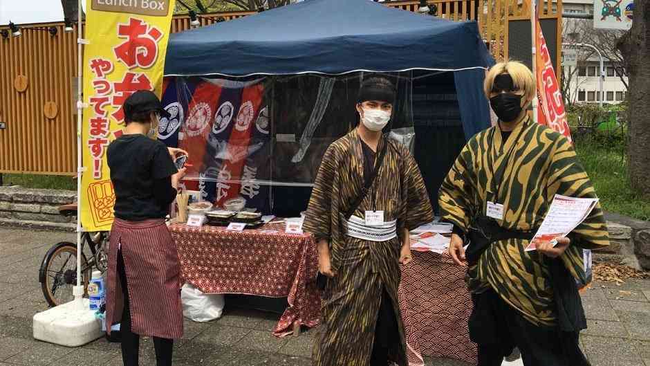 注文したお弁当、忍者が届けます　名古屋・金シャチ横丁の配達サービスが斬新すぎる