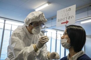激痛で涙　話題の検査に衝撃　発熱申告ためらいも　新型コロナ「疑い」で：時事ドットコム