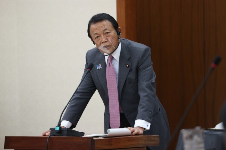 麻生副総理のコロナご都合発言　「6月に何となく収まる」（NEWSポストセブン） - Yahoo!ニュース