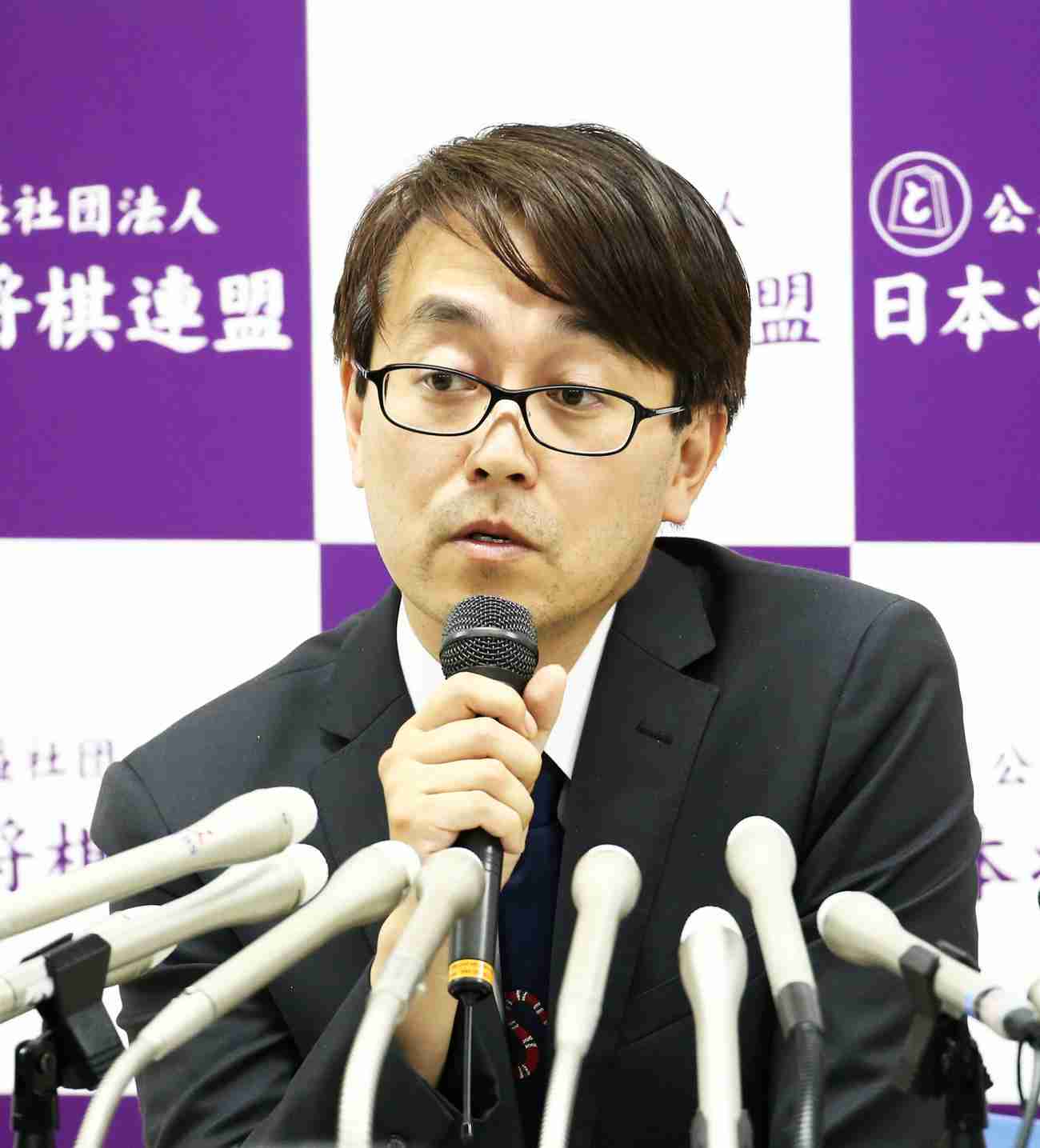 銀髪を黒に染めた羽生善治九段に「落ち込んだ」妻理恵さん