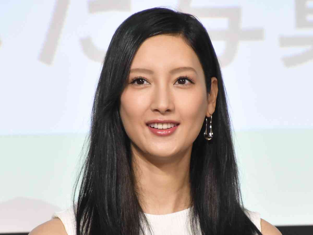 菜々緒、映え写真の”裏側”公開　ファン「足 、長ッ」「裏側も美しい」 ／2019年12月29日 - 写真 - エンタメ - ニュース - クランクイン！