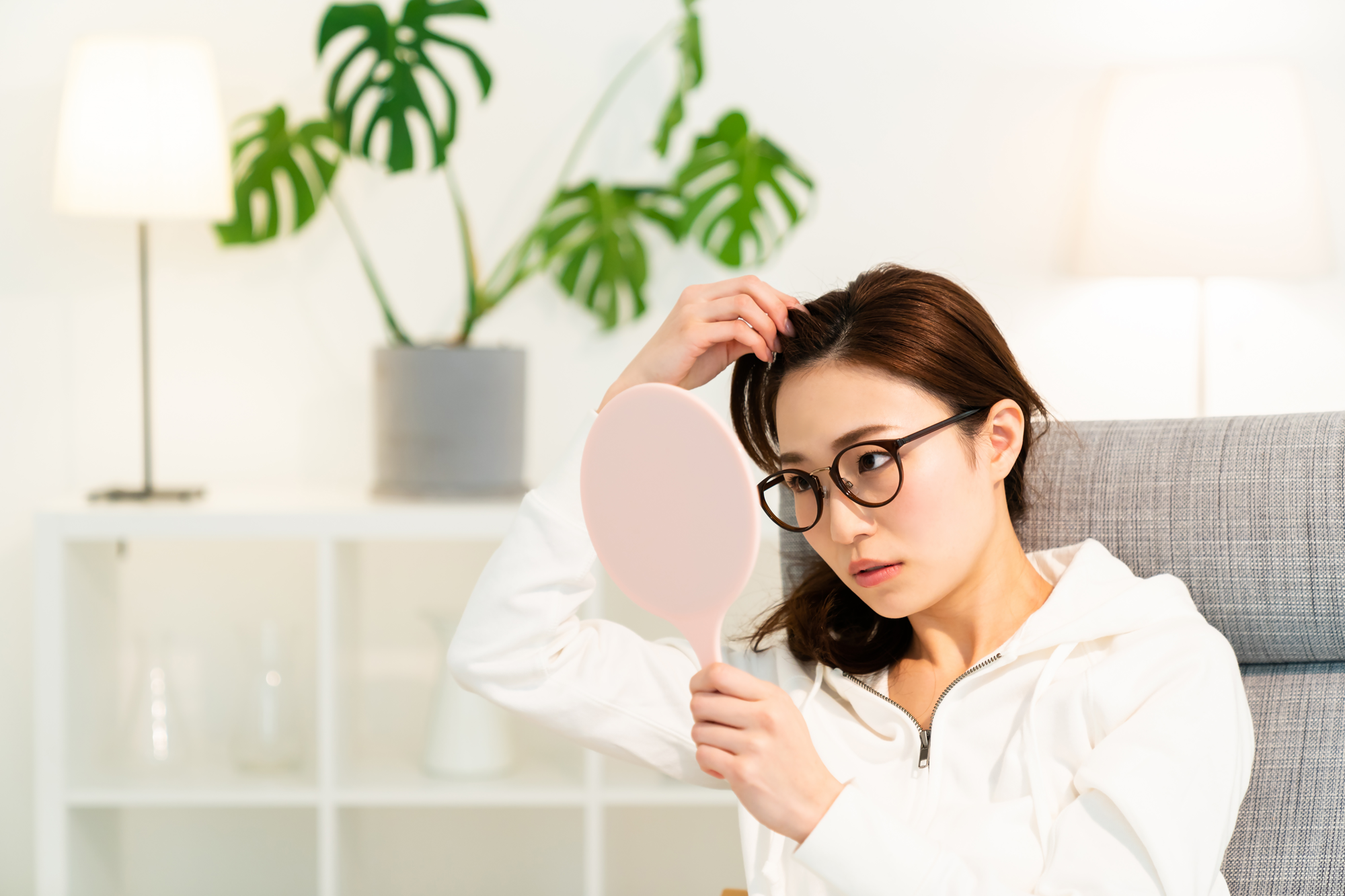【医師監修】インフルエンザが抜け毛の原因になるってホント?　インフルエンザと抜け毛の関係について　 [インフルエンザ予防について] | 健栄生活