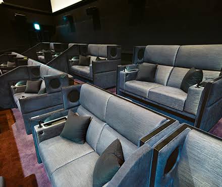 リニューアルの「イオンシネマ市川妙典」が、全座席間に飛沫対策のパーテーションを設置!「集中して鑑賞したい人には朗報」「コロナが収束しても続けてほしい」