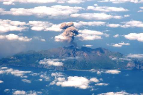 諏訪之瀬島の御岳で爆発が７回、噴火が２回　噴煙1100メートル（南日本新聞） - Yahoo!ニュース