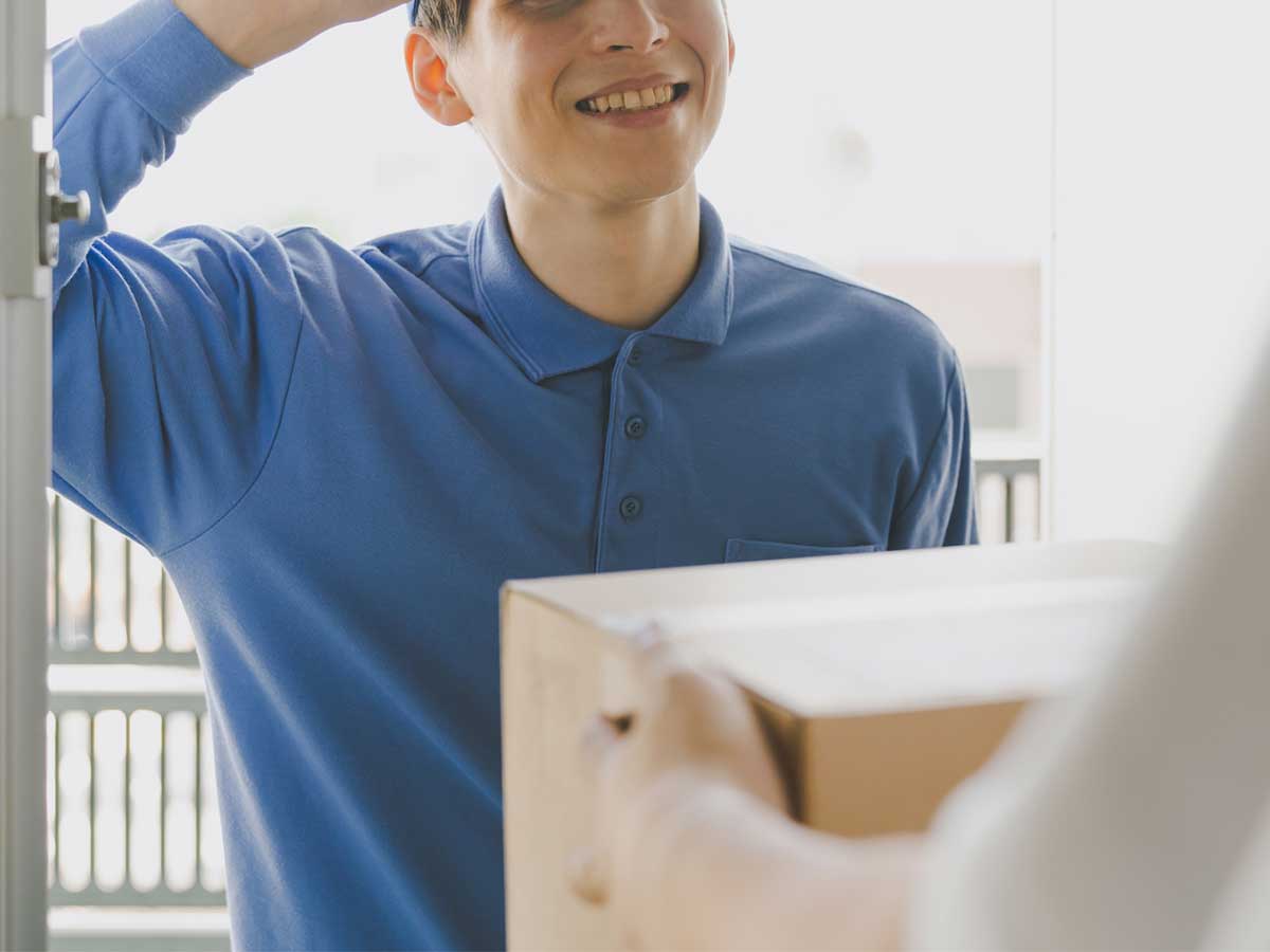 幼い息子への手渡しを断った配達員　その理由に「まさにプロ」「素晴らしい！」