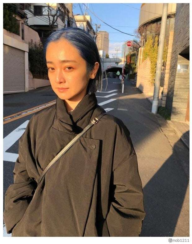安達祐実、ブルーヘアに大胆イメチェン「綺麗」「ブルーも似合う」と反響 - モデルプレス