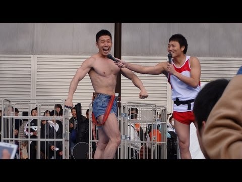 2013/4/3　ザ☆健康ボーイズ（サバンナ八木、なかやまきんに君）　横浜スタジアム開幕戦 営業 - YouTube