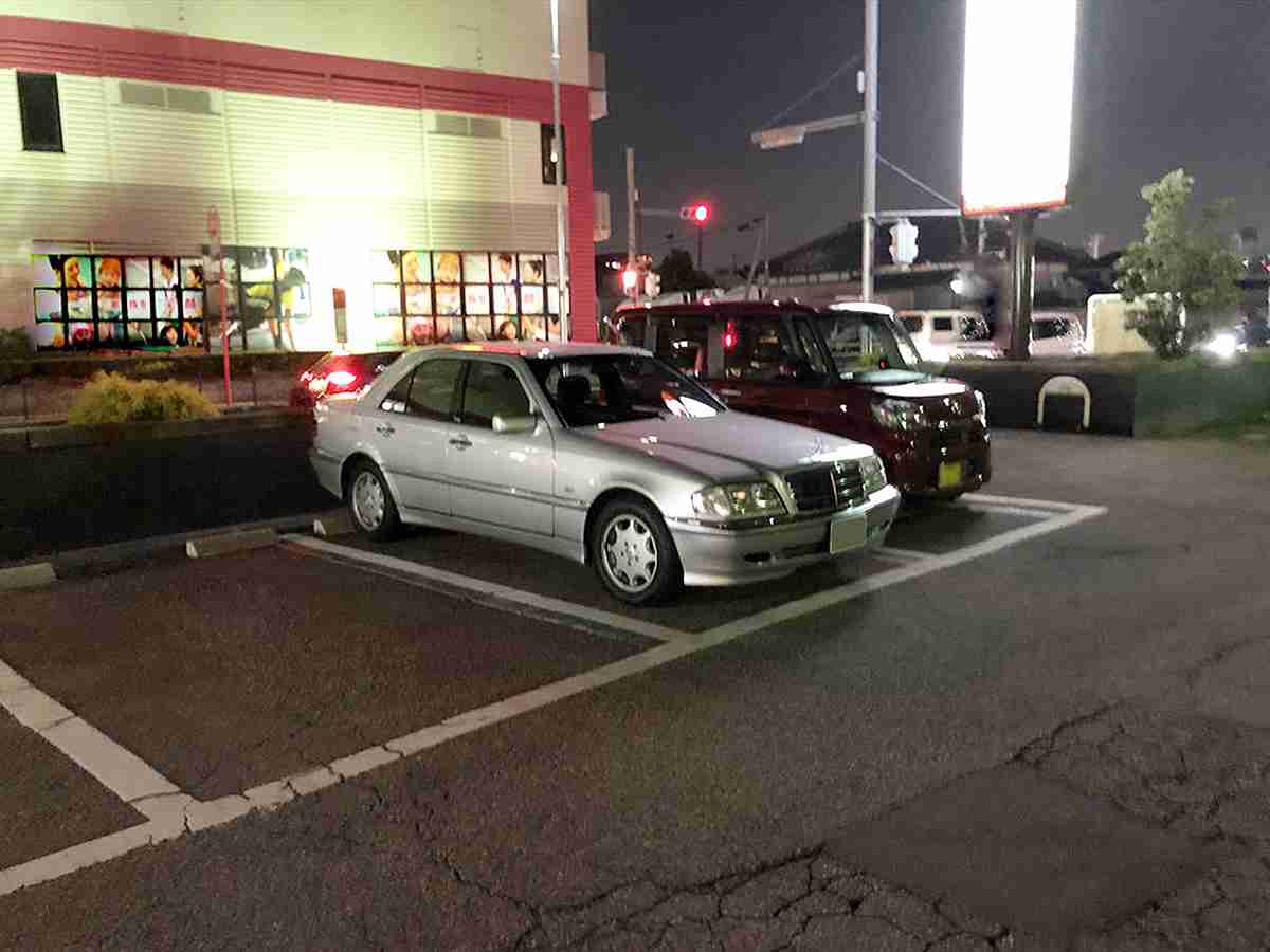             他人のクルマを傷つけるトナラー行為。空いてる場所で隣に駐車してくる心理 | 日刊SPA!        