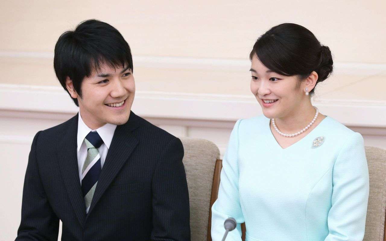 秋篠宮家　「結婚を認める」発言報道当日に職員2人が退職していた | 文春オンライン