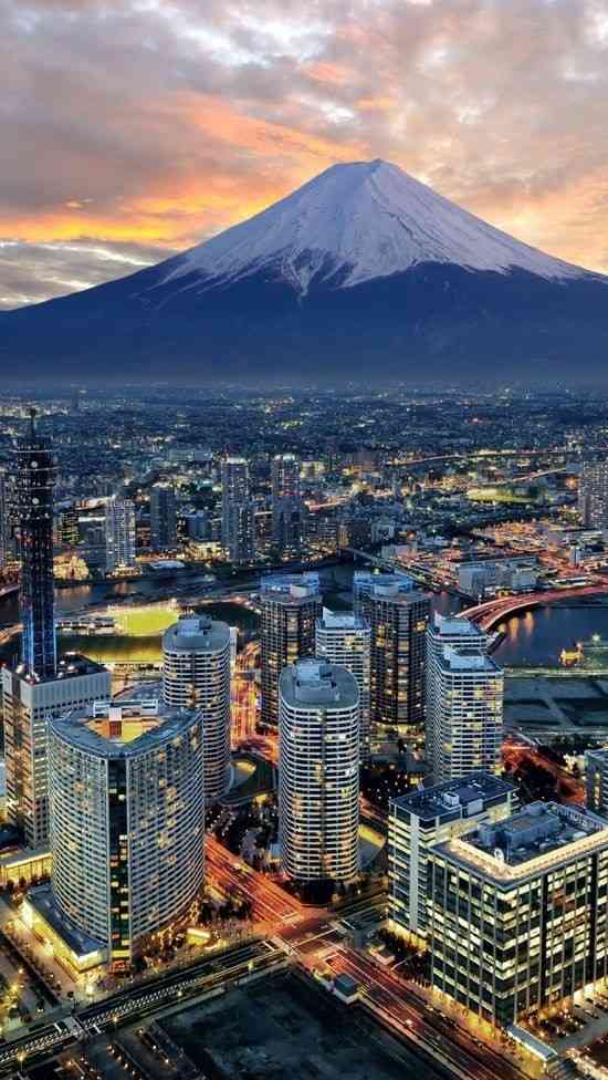 夜景の画像を観ながら夜を過ごすトピ