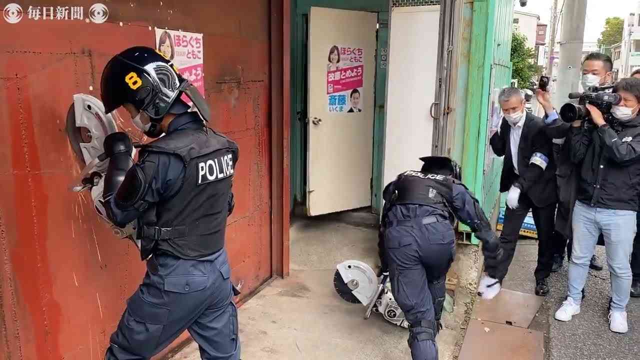 中核派拠点を警視庁が家宅捜索　関係者が立ち入りの捜査員を検温 - YouTube