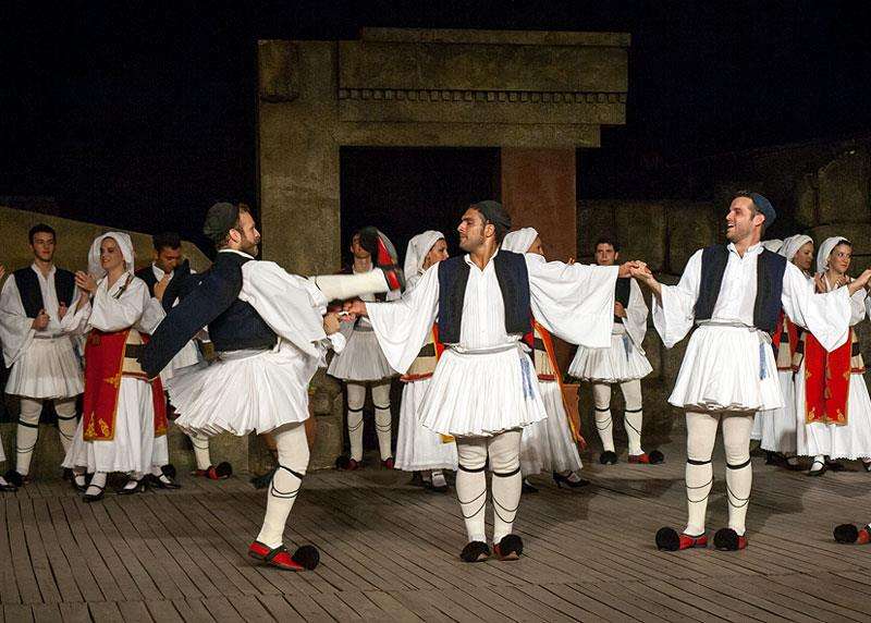 世界の素敵な民族衣装を貼るトピ