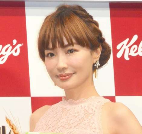 平子理沙、25年前の細眉へそ出しショット公開「わたし史上最高の細眉～!90年代ってカンジ」