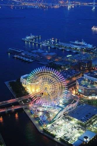 夜景の画像を観ながら夜を過ごすトピ