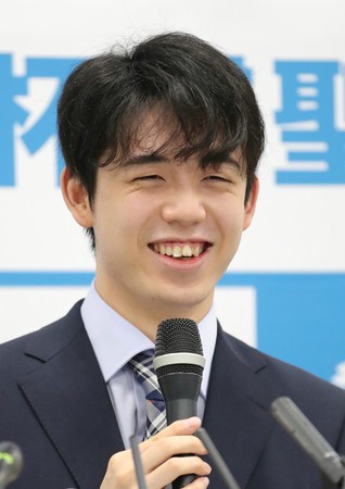 将棋の藤井聡太王位・棋聖とサントリー食品・不二家が広告契約へ