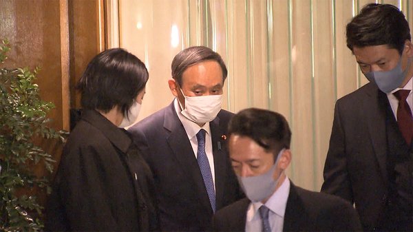 首相が高級ステーキ“忘年会”　「大人数」「タイミング」で批判殺到